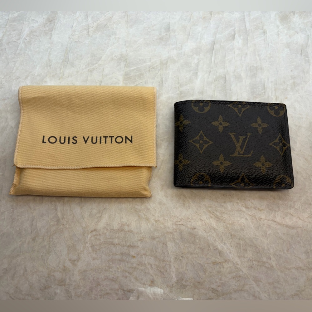Authentic Louis Vuitton Monogram Bifold Wallet, Great Condition